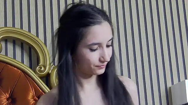 CarolinaBlair online show from 04/17/26, 07:28