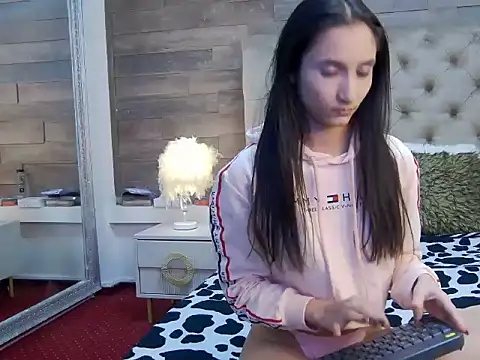 CarolinaBlair online show from 11/17/25, 09:52