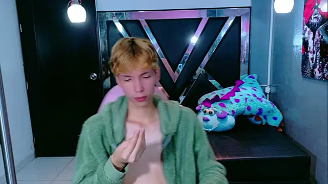 Snapshot of park_jimin1 chatting on 10/17/25, 12:29 park jimin1 online show from 10/17/25, 12:29