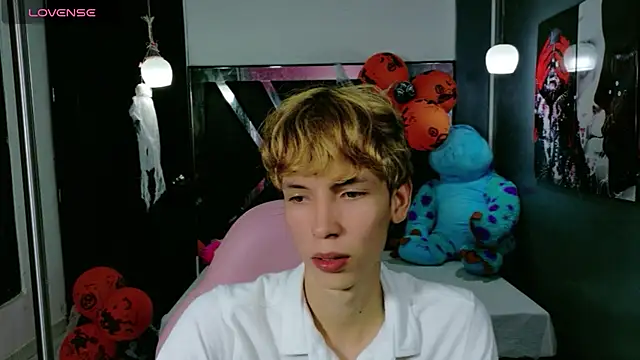 Snapshot of park_jimin1 chatting on 10/27/25, 12:06 park jimin1 online show from 10/27/25, 12:06