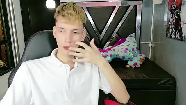 Snapshot of park_jimin1 chatting on 11/27/25, 12:05 park jimin1 online show from 11/27/25, 12:05