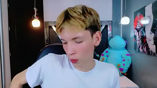 Snapshot of park_jimin1 chatting on 12/14/25, 02:11 park jimin1 online show from 12/14/25, 02:11