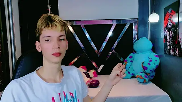 Snapshot of park_jimin1 chatting on 12/15/25, 12:22 park jimin1 online show from 12/15/25, 12:22