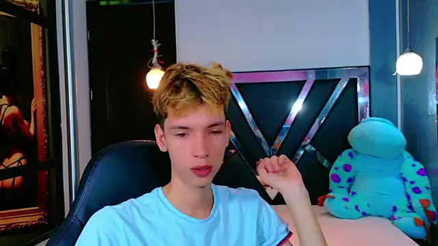 Snapshot of park_jimin1 chatting on 12/18/25, 12:42 park jimin1 online show from 12/18/25, 12:42