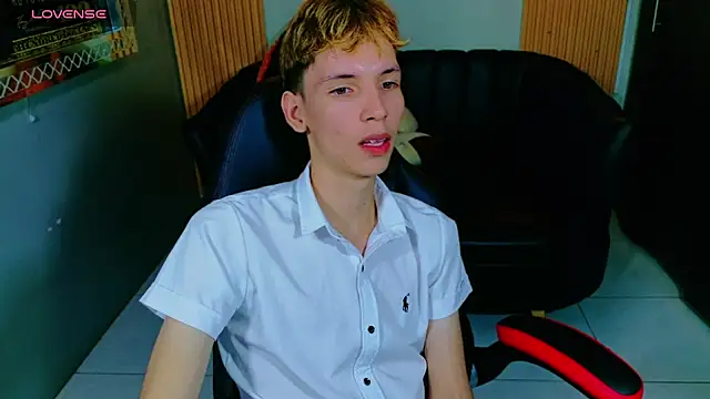 Snapshot of park_jimin1 chatting on 11/23/25, 03:11 park jimin1 online show from 11/23/25, 03:11