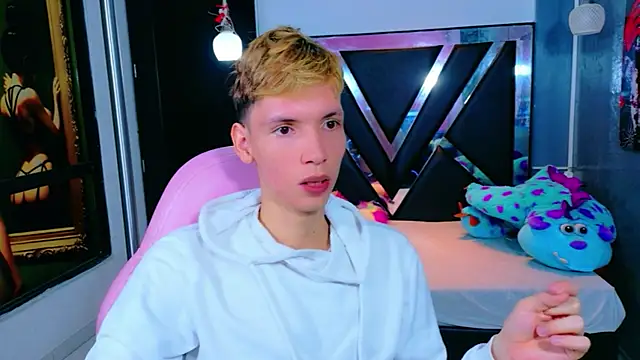 Snapshot of park_jimin1 chatting on 11/15/25, 01:04 park jimin1 online show from 11/15/25, 01:04