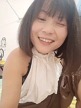 Snapshot of linda_bae00 chatting on 05/26/26, 12:20 linda bae00 online show from 05/26/26, 12:20