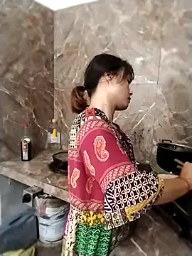 linda bae00 online show from 09/15/25, 12:11