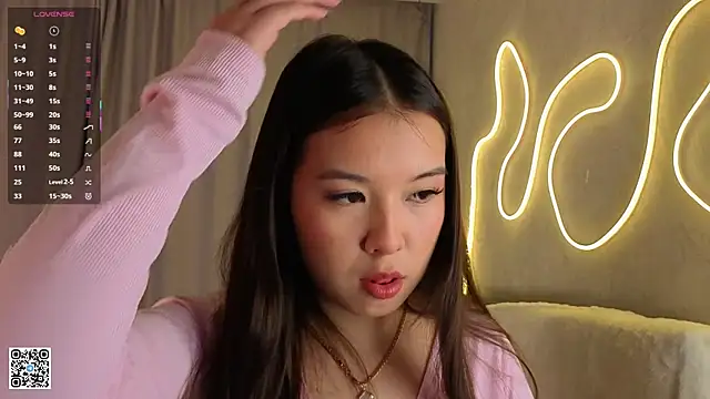 AlberthaEscue online show from 09/29/25, 04:08