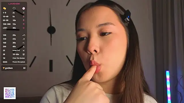 AlberthaEscue online show from 10/09/25, 04:35