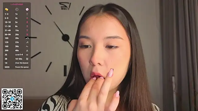 AlberthaEscue online show from 10/22/25, 04:12