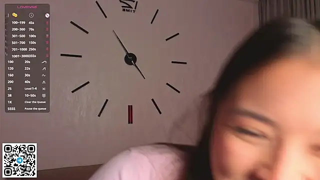 AlberthaEscue online show from 10/25/25, 04:11