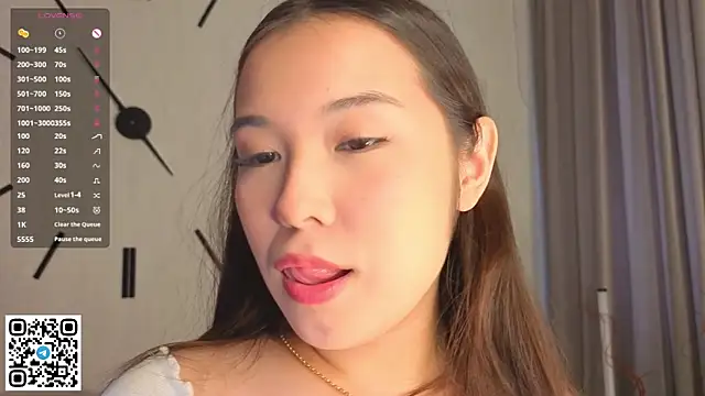 AlberthaEscue online show from 10/20/25, 04:14