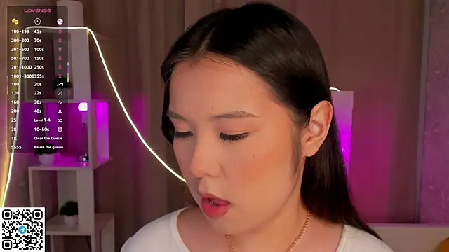 AlberthaEscue online show from 11/26/25, 04:23