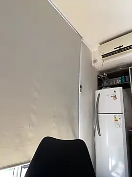 Snapshot of Danielaeliana chatting on 01/18/26, 06:11 Danielaeliana online show from 01/18/26, 06:11