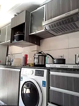 Danielaeliana online show from 11/26/25, 07:03