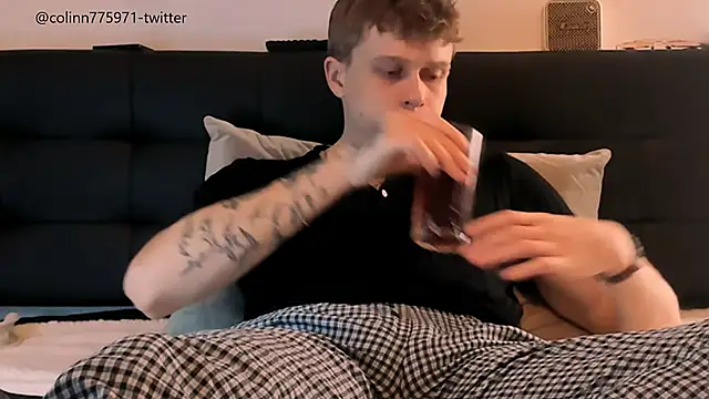 Snapshot of TalkingHead_0_ chatting on 12/22/25, 07:19 TalkingHead 0 online show from 12/22/25, 07:19