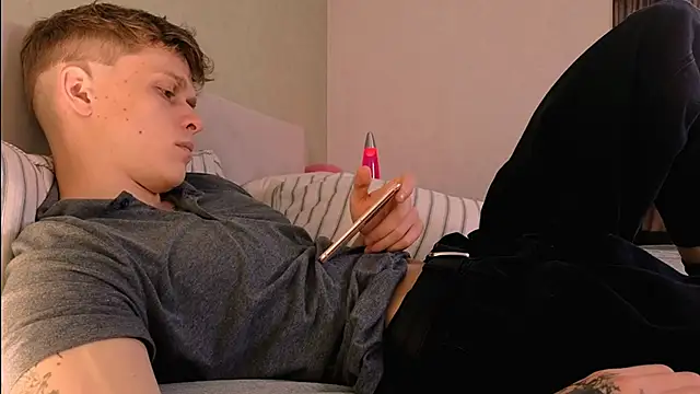 TalkingHead 0  online show from 10/06/25, 11:44