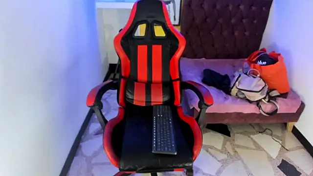 Snapshot of alison_moon7 chatting on 11/06/25, 02:54 alison moon7 online show from 11/06/25, 02:54