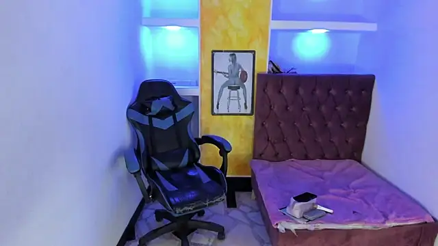 Snapshot of alison_moon7 chatting on 10/22/25, 12:04 alison moon7 online show from 10/22/25, 12:04