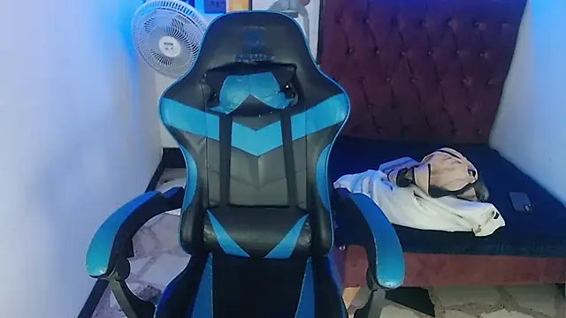 Snapshot of alison_moon7 chatting on 10/01/25, 11:14 alison moon7 online show from 10/01/25, 11:14