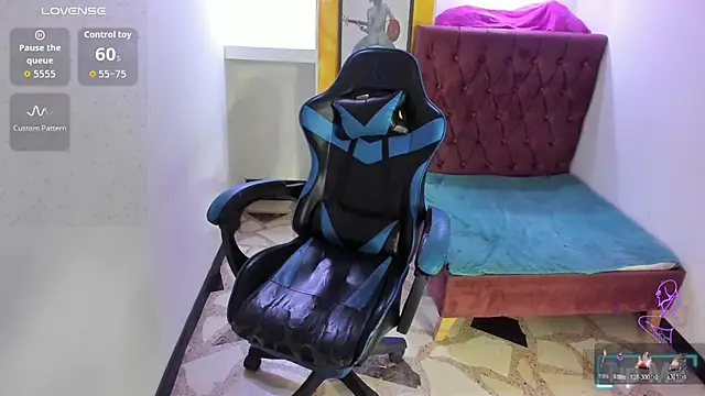 Snapshot of alison_moon7 chatting on 12/02/25, 12:29 alison moon7 online show from 12/02/25, 12:29