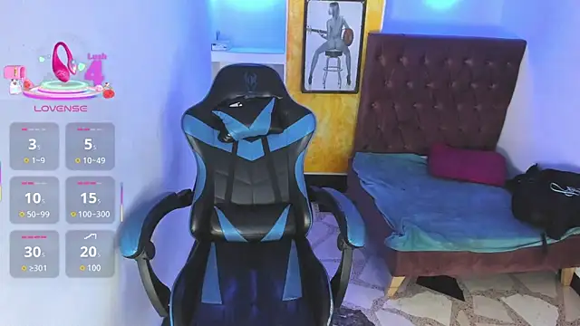 Snapshot of alison_moon7 chatting on 11/24/25, 12:27 alison moon7 online show from 11/24/25, 12:27