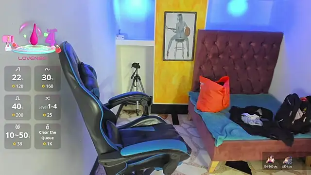 Snapshot of alison_moon7 chatting on 11/25/25, 06:41 alison moon7 online show from 11/25/25, 06:41