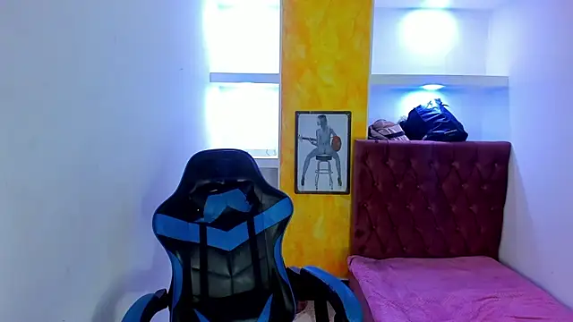 Snapshot of alison_moon7 chatting on 10/20/25, 11:22 alison moon7 online show from 10/20/25, 11:22