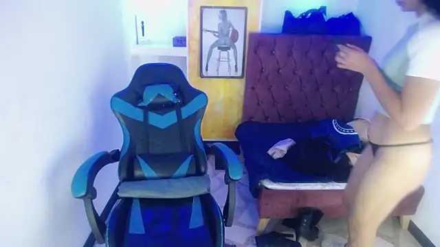 Snapshot of alison_moon7 chatting on 09/26/25, 11:50 alison moon7 online show from 09/26/25, 11:50