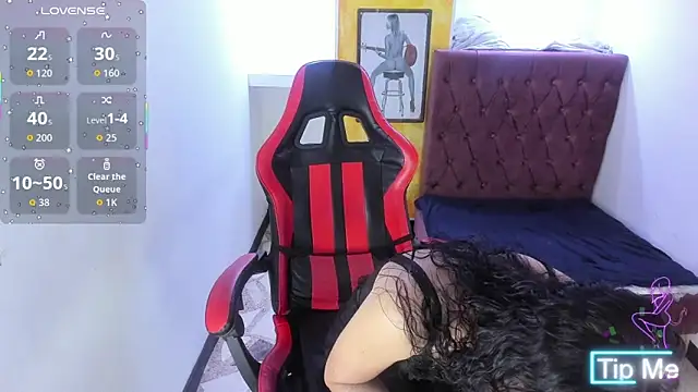 Snapshot of alison_moon7 chatting on 12/15/25, 02:28 alison moon7 online show from 12/15/25, 02:28