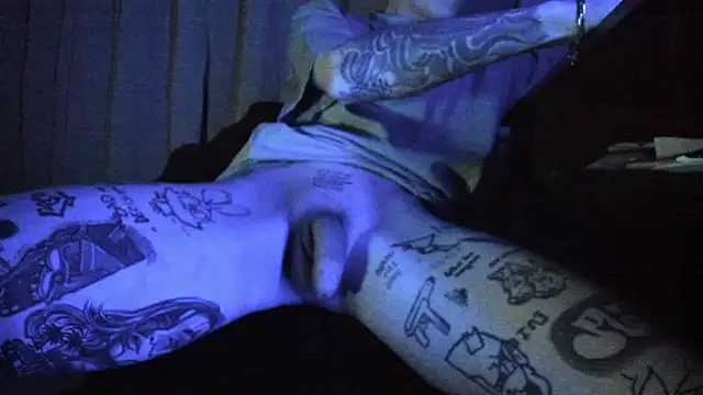 Snapshot of davesinner chatting on 11/14/25, 02:15 davesinner online show from 11/14/25, 02:15