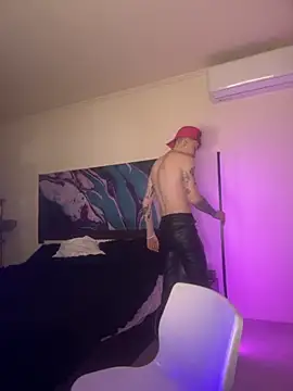 Snapshot of davesinner chatting on 02/17/26, 11:24 davesinner online show from 02/17/26, 11:24