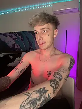 Snapshot of davesinner chatting on 02/19/26, 11:01 davesinner online show from 02/19/26, 11:01