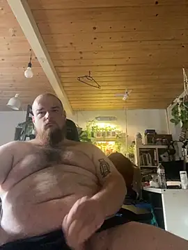Snapshot of JohnDrippingCum chatting on 09/30/25, 08:31 JohnDrippingCum online show from 09/30/25, 08:31