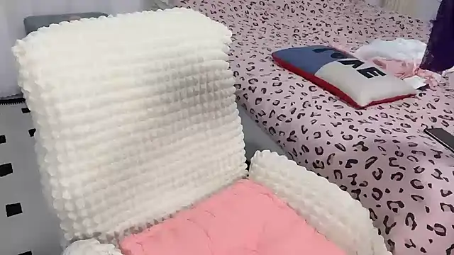 Xiali-166 online show from 10/25/25, 11:31