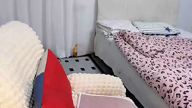 Xiali-166 online show from 10/28/25, 04:17