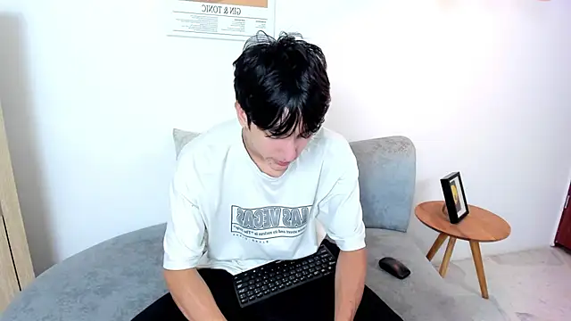 Snapshot of dear_jeycot chatting on 12/17/25, 12:32 dear jeycot online show from 12/17/25, 12:32