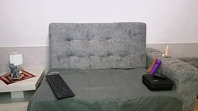 adahira08 online show from 10/22/25, 03:28