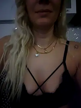 Snapshot of papatya3 chatting on 11/22/25, 09:57 papatya3 online show from 11/22/25, 09:57