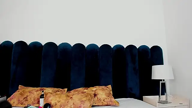 EmilyHanks  online show from 11/28/25, 11:38