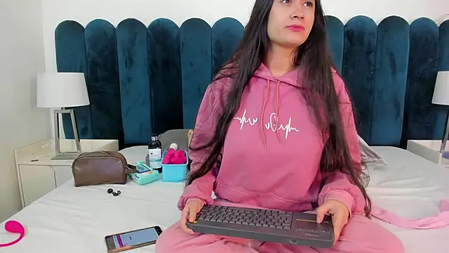 EmilyHanks  online show from 01/12/26, 10:58