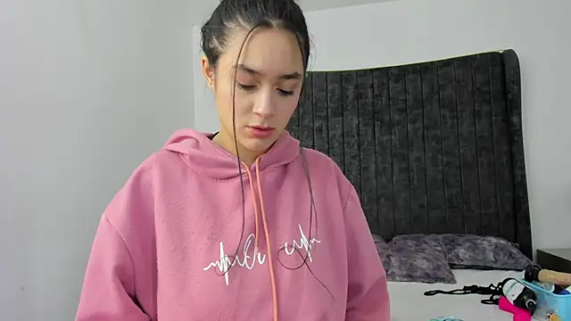 EmilyHanks  online show from 04/25/26, 01:36