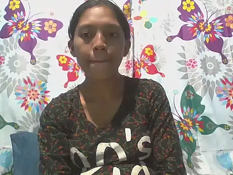Snapshot of preggymom19 chatting on 10/06/25, 02:02 preggymom19 online show from 10/06/25, 02:02