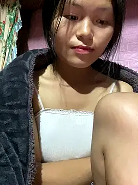 Snapshot of milo_bae chatting on 12/17/25, 03:11 milo bae online show from 12/17/25, 03:11