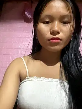 Snapshot of milo_bae chatting on 11/18/25, 01:43 milo bae online show from 11/18/25, 01:43