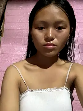 Snapshot of milo_bae chatting on 10/26/25, 10:43 milo bae online show from 10/26/25, 10:43