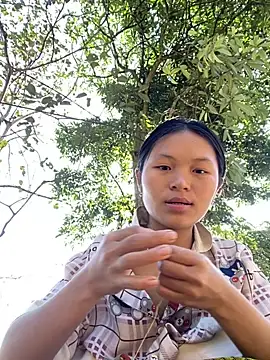 Snapshot of milo_bae chatting on 11/25/25, 02:56 milo bae online show from 11/25/25, 02:56