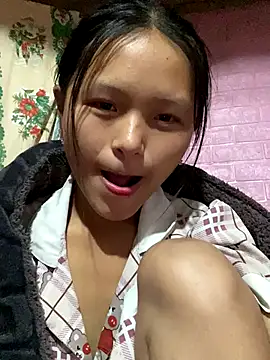 Snapshot of milo_bae chatting on 11/26/25, 02:11 milo bae online show from 11/26/25, 02:11