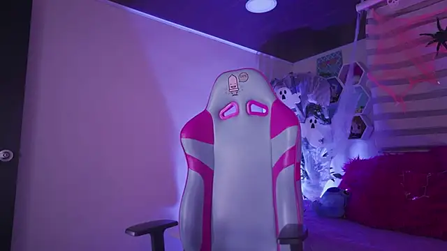 Lana Dreams  online show from 10/21/25, 12:32